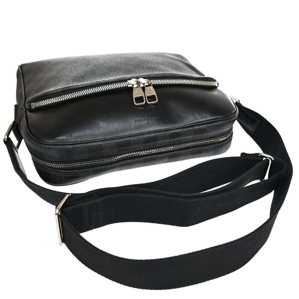 LOUIS VUITTON Reporter Dayton Shoulder Bag - Picture 4 of 16